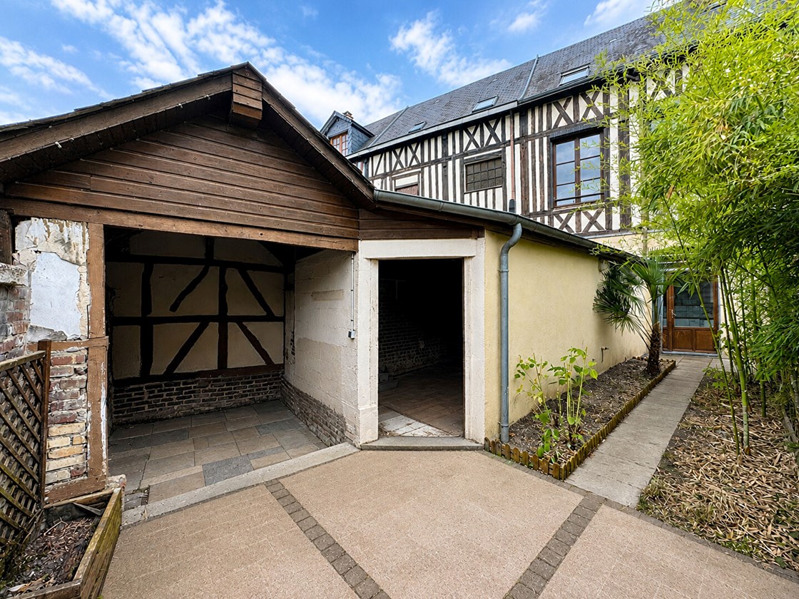 Darnétal - Charmante maison avec jardinet et accès privatif au robec