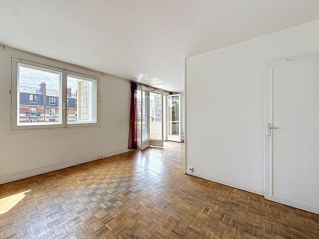 3 pièces traversant avec balcon à rénover