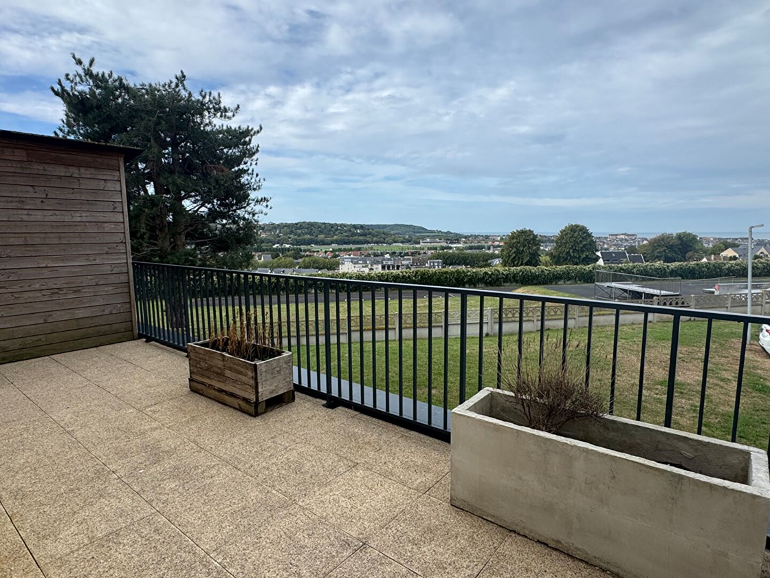 Appartement 2 pièces avec terrasse  et parking - vue mer