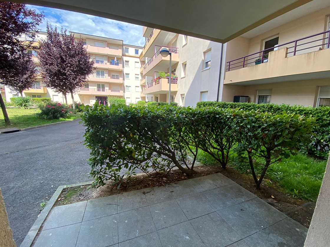 Appartement 2 pèces avec terrasse et parking